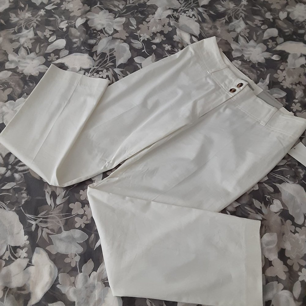 White Cotton H&M boot cut ankle length size 6 NWT